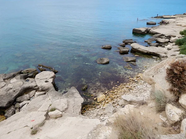 Steniga havsstrand. — Stockfoto