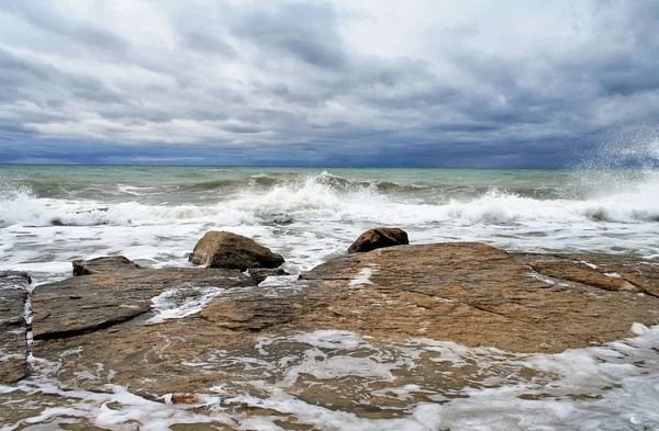 Meereslandschaft mit Wellen. — Stockfoto