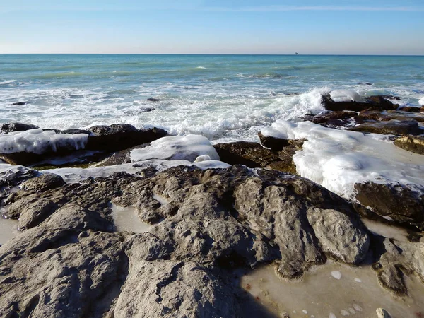 Rocky Зимових Узбережжя Каспійського Моря — стокове фото