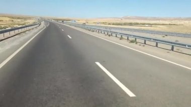 Çölde yol. Cavity Karagiye. Kazakistan.