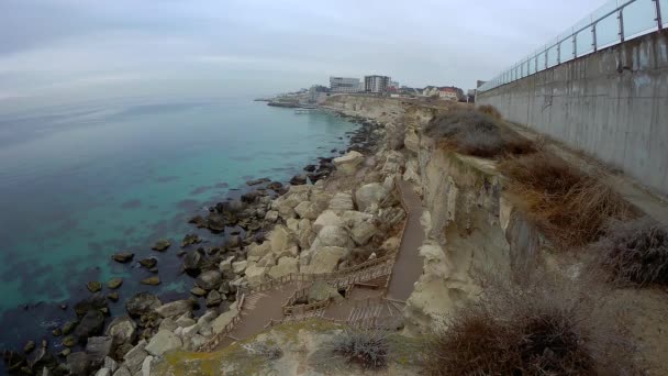 Hazar Denizi Nin Rocky Kıyısında Kaya Izleri Kazakistan Aktau Şehri — Stok video