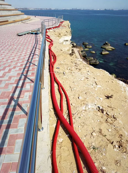 Красные кабели . — стоковое фото