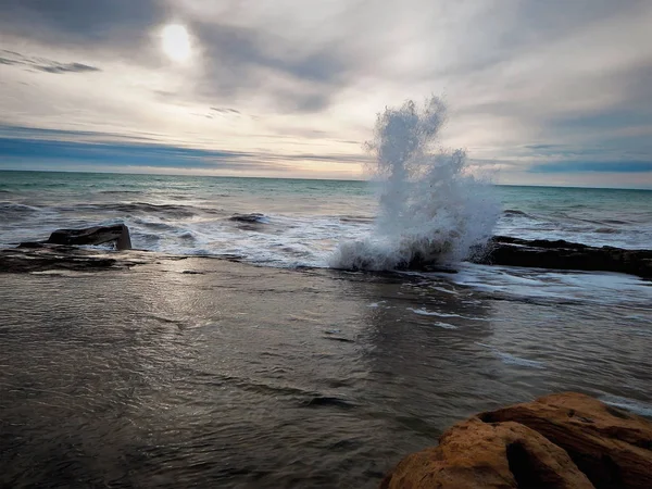 Wave breaks on the rocks. — Stock Photo, Image