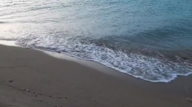 Hazar Denizi 'nin kumlu kıyıları. Kazakistan. Mangistau bölgesi. 04 Şubat. 2020 yıl..