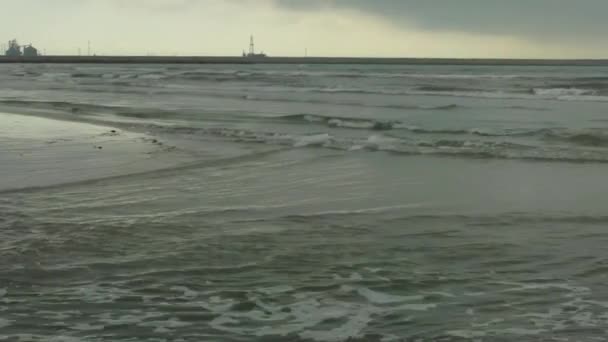 Côte sablonneuse de la mer Caspienne. Kazakhstan. Région de Mangistau. Aktau. 04 février. Année 2020 .