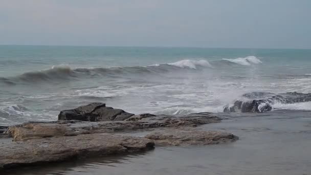 Stormy Caspian Sea Rocky Coast Kazakhstan Mangistau Region February 2020 — Stock Video