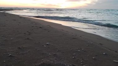 Hazar Denizi 'nin kumlu kıyıları. Kazakistan. Mangistau bölgesi. 03 Şubat. 2020 yıl..