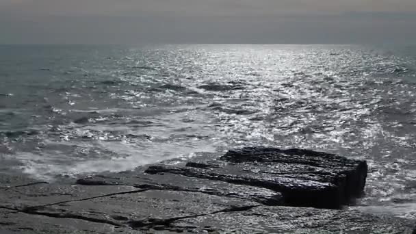 里海的风暴 洛基海岸哈萨克斯坦 曼吉斯图地区 2月6日2020年 — 图库视频影像