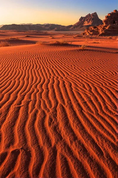 Wadi Rum Çölü Nde Güneş Doğarken Kum Dalgaları Ürdün Açık Telifsiz Stok Imajlar