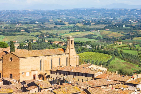 Uitzicht op San Gimignano en het landschap in Toscane, Italië — Stockfoto