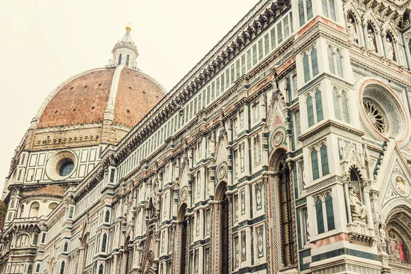 Basílica de Santa Maria del Fiore y Campanile de Giotto, Florencia, Italia — Foto de Stock