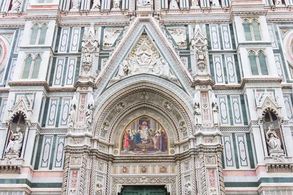 The Basilica di Santa Maria del Fiore and Giotto 's Campanile, Florencie, Itálie — Stock fotografie