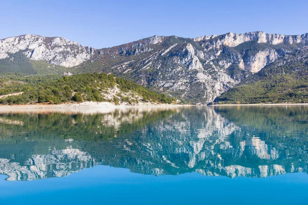 Sjön i Gorges du Verdon, Frankrike — Stockfoto