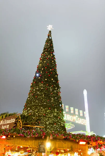 Árvore de Natal no inverno do Hyde Park WonderLand, Londres Inglaterra — Fotografia de Stock