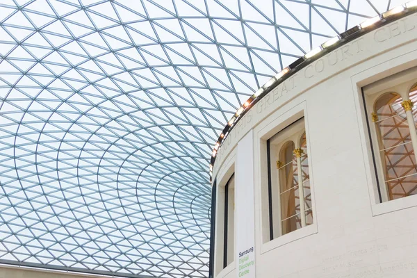 View of the British Museum and its roof made of glass — Stock Photo, Image