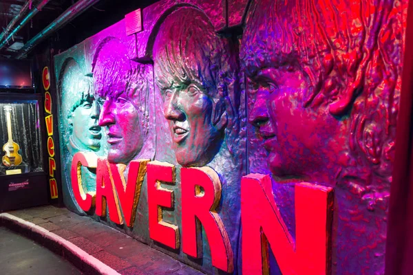 Bir duvarda Cavern Club, Liverpool, İngiltere'de Beatles görüntüde — Stok fotoğraf