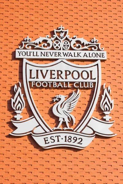 Logotipo no estádio Anfield, casa do Liverpool Football Club — Fotografia de Stock