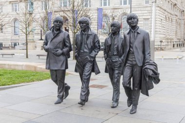 Liverpool Waterfront Beatles bronz heykel