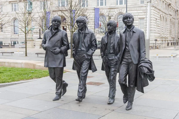 Liverpool Waterfront Beatles bronz heykel