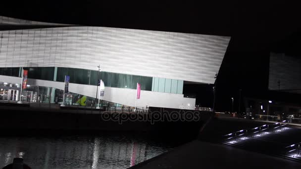 Blick auf das Leberschwimmmuseum im Molenkopf — Stockvideo