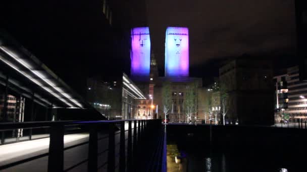 Utsikt över Albert Dock på natten, Liverpool, Storbritannien — Stockvideo