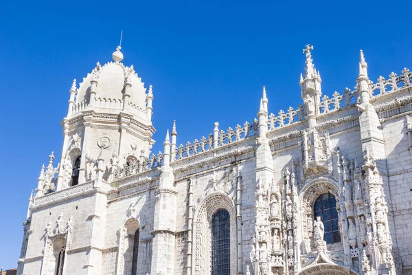 Das Jeronimos-Kloster und die Kirche Santa Maria in Belem, Lissabon, Portugal — Stockfoto