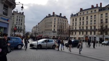 Lyon, Fransa: 16 Aralık, 2017: insanlar de la Republique Place. Kare, 2 ilçe, Unesco tarafından dünya mirası bulunmaktadır.
