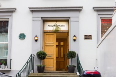 Londra, İngiltere - 19 Aralık 2016: Abbey Road stüdyoları giriş. Stüdyo rreceived adı Beatles albümü ünlü yapmıştı sonra 1970 yılında yapıldı..