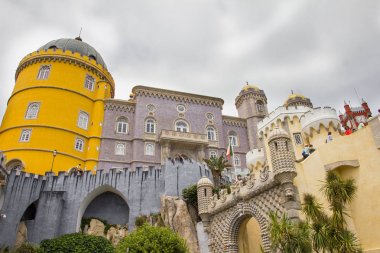 Sintra, Portual - 3 Haziran 2017: Palacio Nacional da Pena (Pena Sarayı) görünümünü. Saray UNESCO Dünya Miras Listesi ve Portekiz yedi harikasından biridir.