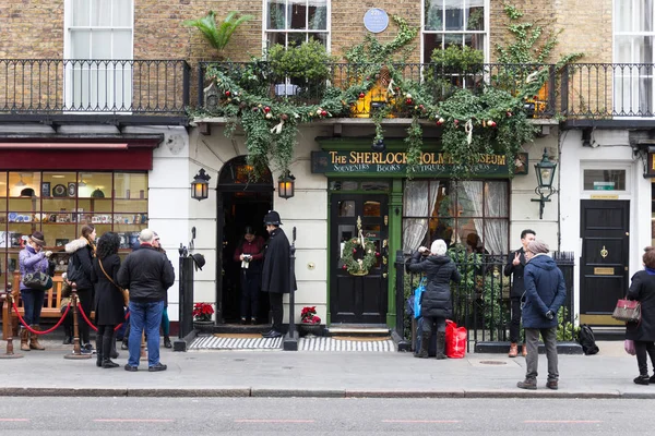 Londres Inglaterra Diciembre 2016 Personas Esperando Frente Museo Sherlock Holmes —  Fotos de Stock