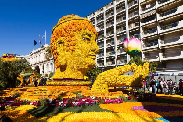 Arte hecho de limones y naranjas en el famoso Festival del Limón (Fete du Citron) en Menton, Francia —  Fotos de Stock