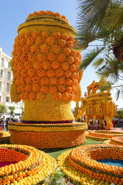 Art made of lemons and oranges in the famous Lemon Festival (Fete du Citron) in Menton, France — Stock Photo, Image