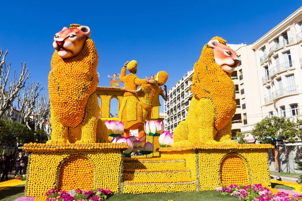 Arte hecho de limones y naranjas en el famoso Festival del Limón (Fete du Citron) en Menton, Francia —  Fotos de Stock