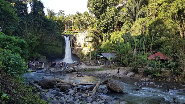 Bali Indonesia Giugno 2019 Persone Che Godono Cascata Tegenungan Ubud — Foto Stock