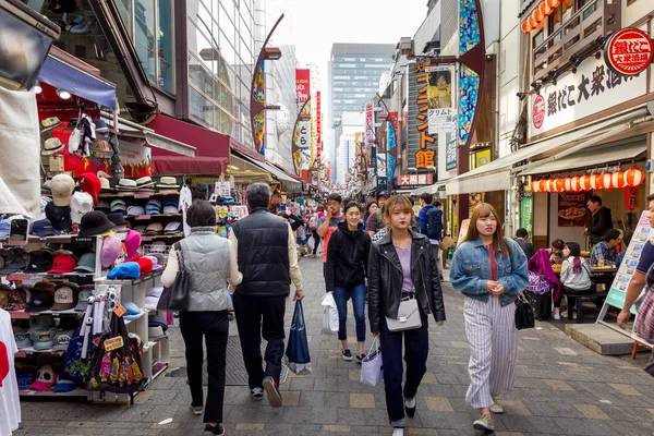 People walking in the Shibuya area, Tokyo, Japan — Stock Photo, Image