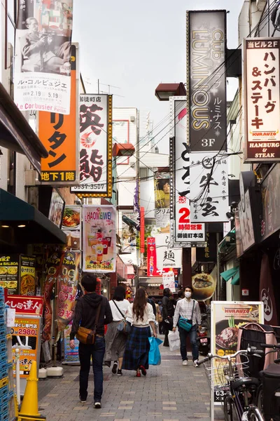 Tokyo Giappone Aprile 2019 Persone Che Camminano Nella Zona Shibuya — Foto Stock