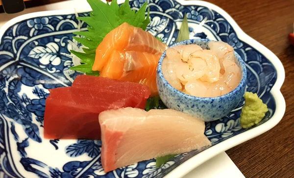Assortiment Sashimi Geserveerd Een Bord — Stockfoto