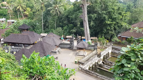 Bali Indonézia 2019 Június Emberek Sétálnak Pura Goa Gajah Templom — Stock Fotó