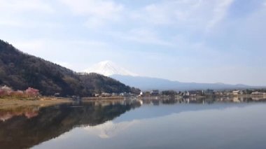 Fuji Dağı ve yansıması ile manzara Ashi Gölü, Hakone, Japonya