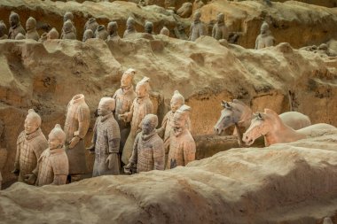 Çin, Xian 'da Terra cotta savaşçıları kazı yapıyor.
