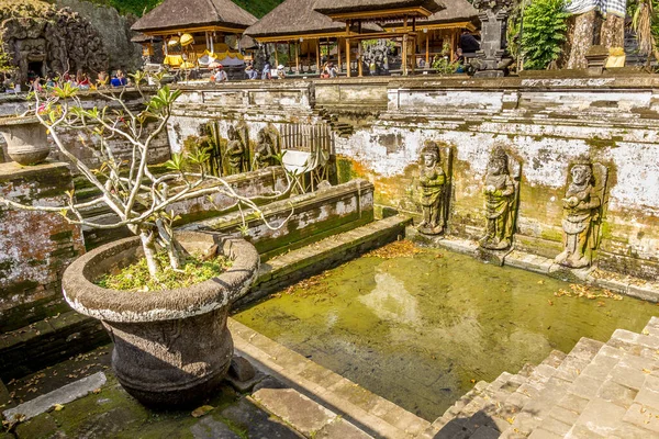 Bali Indonésie Června 2019 Lidé Procházející Pura Goa Gajah Chrám — Stock fotografie