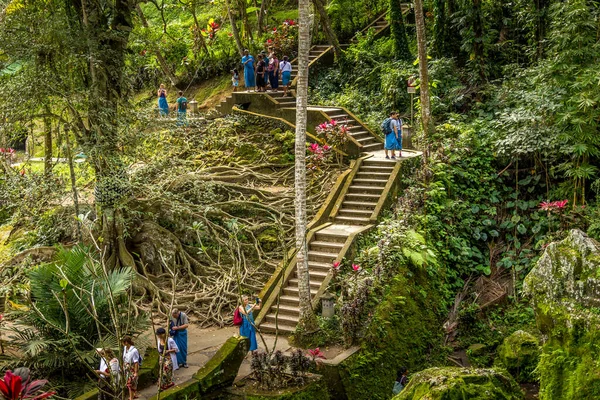 Bali Indonesia Junio 2019 Personas Caminando Por Jardín Pura Goa —  Fotos de Stock