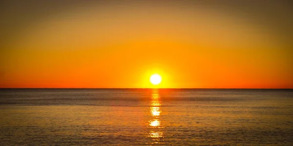 夕阳和大海 — 图库照片