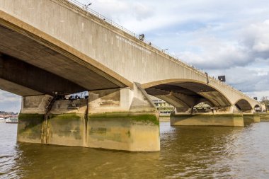 Londra, İngiltere 'deki Waterloo Köprüsü