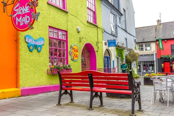 Kinsale Cork Ireland 2018年5月6日 マーケットストリートとニューマンズモールのカラフルな家 歴史的な街並みは有名な休日の目的地です — ストック写真