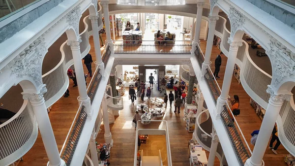 Bucarest Rumania Octubre 2018 Compras Librería Carturesti Carusel Tienda Contiene — Foto de Stock