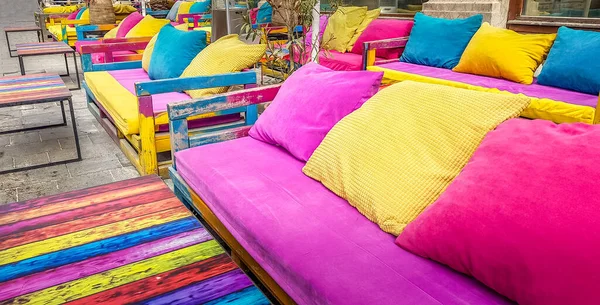 Viele Bunte Sofas Und Stühle — Stockfoto