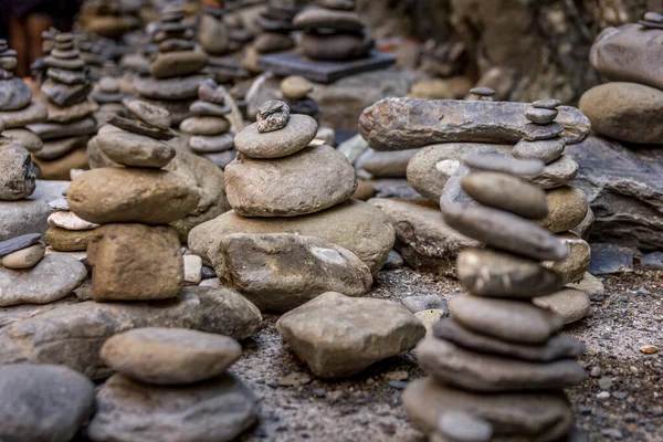 意大利Cinque Terre Vernazza的一堆堆石头 — 图库照片