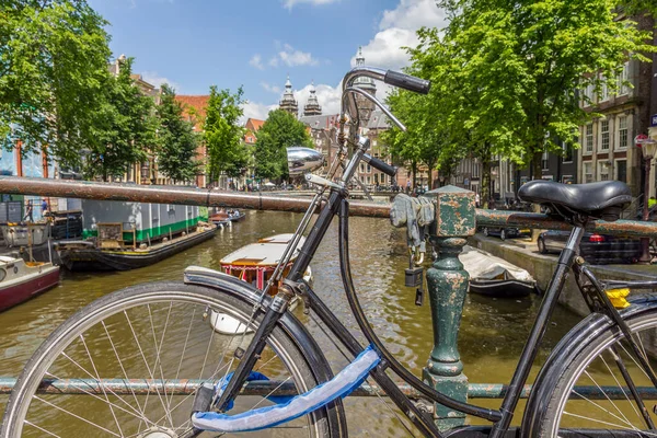 Bicicletta Canale Amsterdam Paesi Bassi — Foto Stock