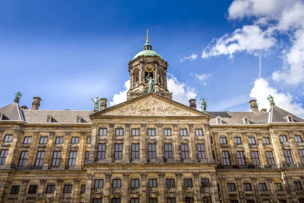 荷兰阿姆斯特丹大坝中的皇家宫殿 — 图库照片